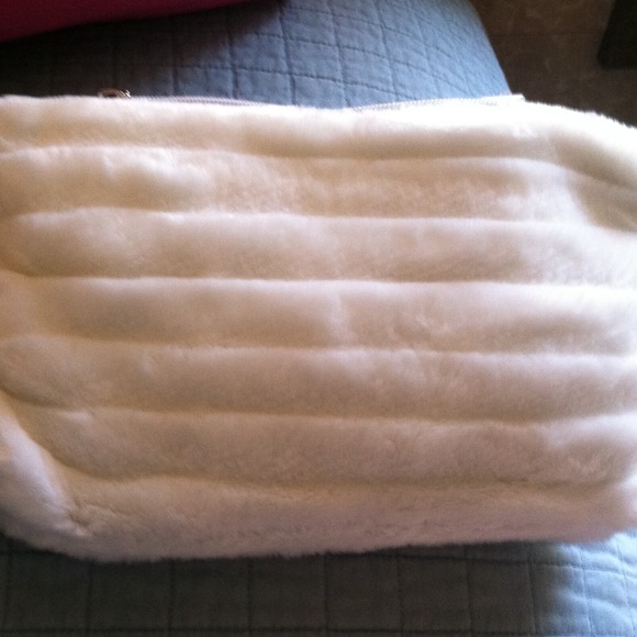Makeup bag double department.
