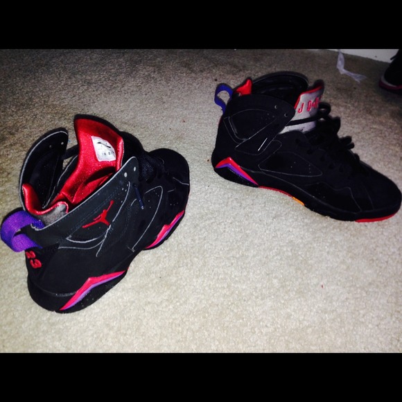 Jordan retro Raptors 7's size 8Men. 9/10 condition - Picture 1 of 3