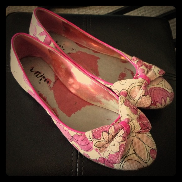 Pink flower flats