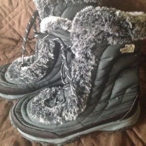 North Face shoe boots. Girls size 5/woman's size 7