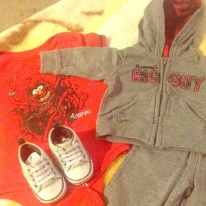 Outfit sweater for a newborn