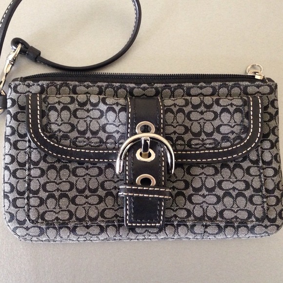 Coach wristlet NWOT - Picture 1 of 2