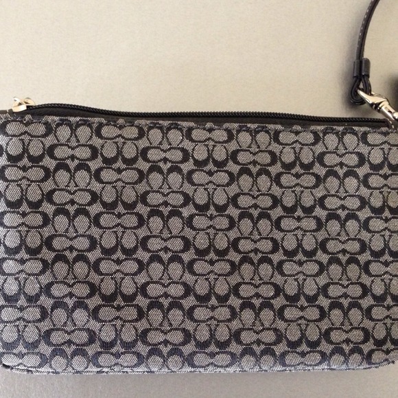 Coach wristlet NWOT - Picture 2 of 2