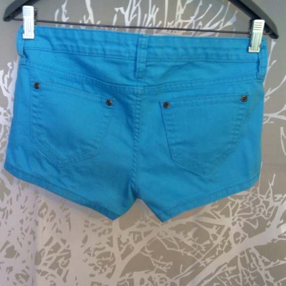 Aquamarine denim shorts - Picture 2 of 4