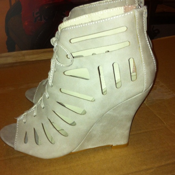 Wild Diva  Shoes - Wedges !!!