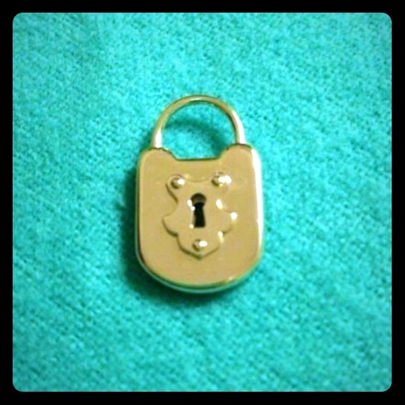 ⛔️sold⛔️Tiffany Lock Pendant Sterling Silver😍