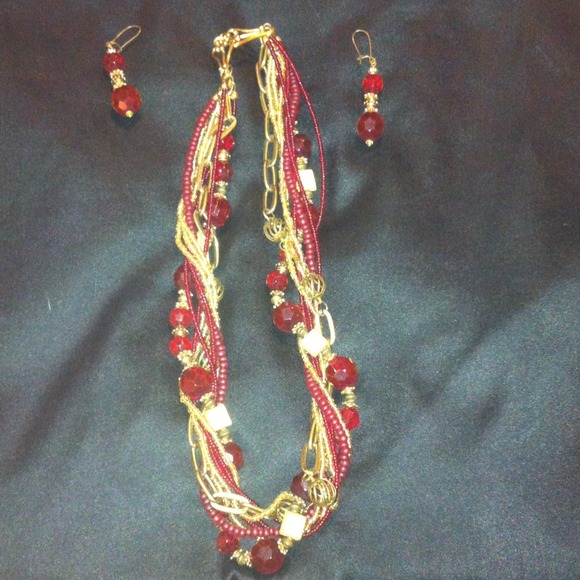 Necklace/ matching earrings