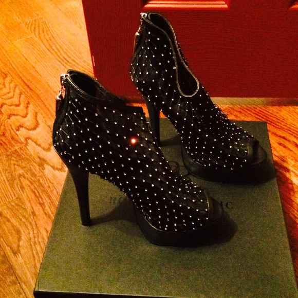 Rock and republic mesh booties with crystals. - Picture 1 of 4