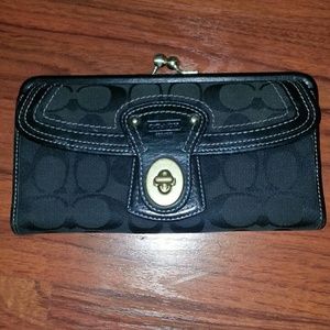 *PRICE DROP* Coach wallet clutch