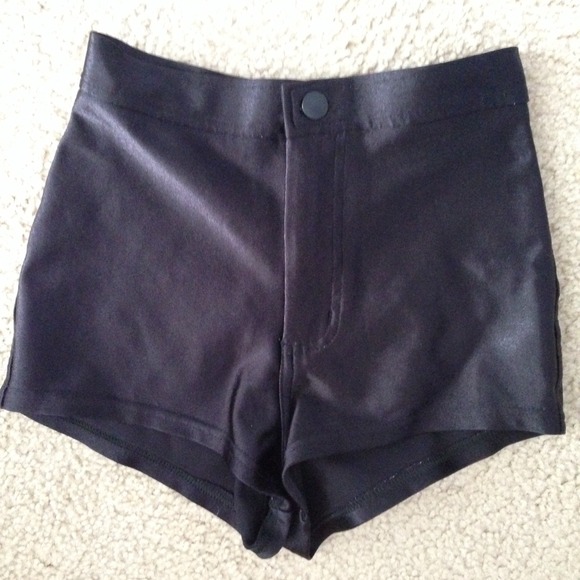 Sold✨American apparel disco shorts black