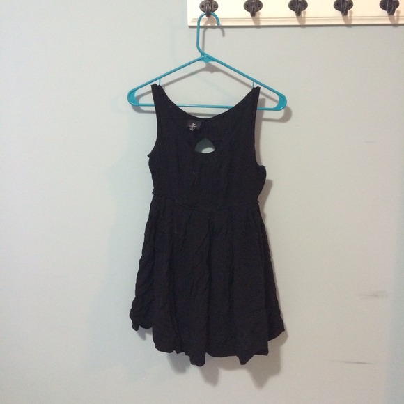 ⛔️SOLD⛔️Open Back Black Top