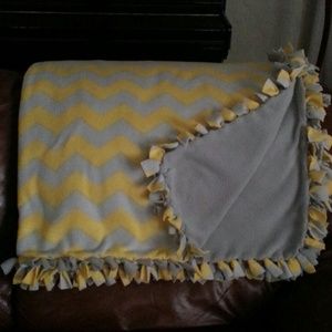 Chevron pattern throw blanket