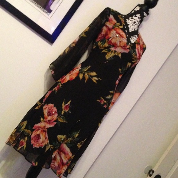 🚫SOLD🚫Beautiful black dress with red flowers