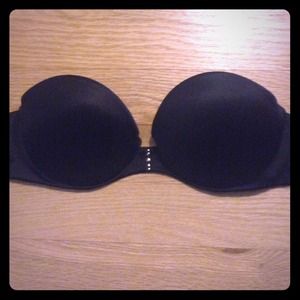 Strapless black push-up bra