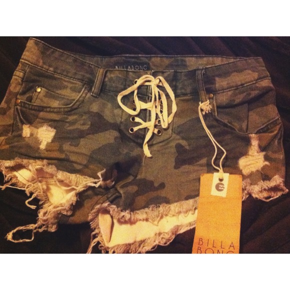 Billabong lace up shorts NWT