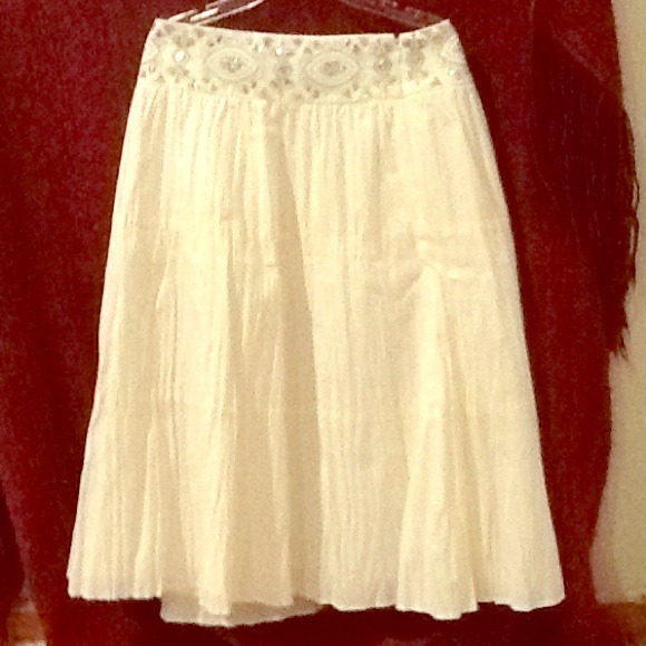 Ann Taylor LOFT pretty embellished white skirt!! - Picture 1 of 4