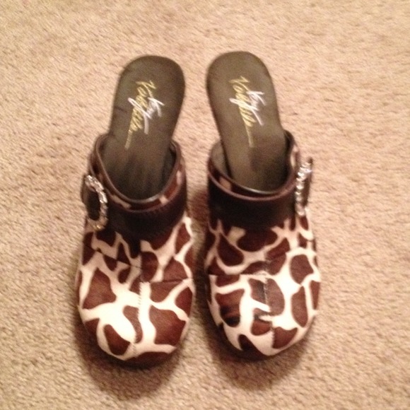 Brown and cream print heels - Picture 2 of 3