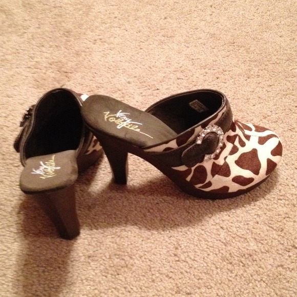 Brown and cream print heels - Picture 3 of 3