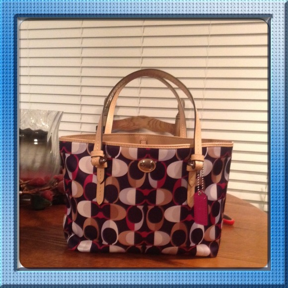 Coach Handbags - Coach peyton tote🌟price drop🌟no half off!