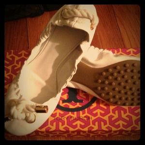 Authentic Tory Burch white sterling ballet flats