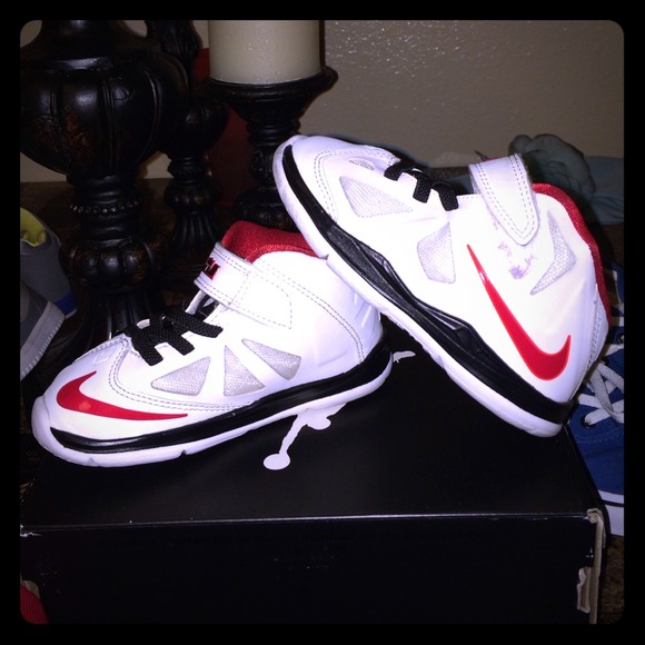 Toodler shoes an fitted hats