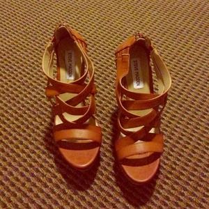 Steve Madden strappy brown wedges