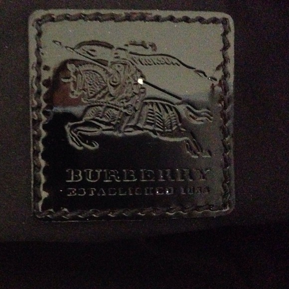 Authentic Burberry Patent Bag - Picture 2 of 4