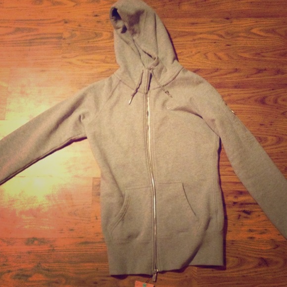 Flash sale ⚡️⚡️Nwt! Grey nike zip up jacket