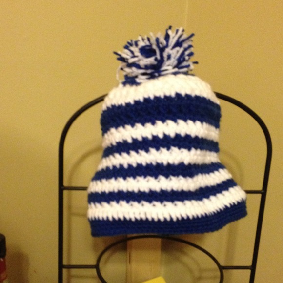 Hand knit Pom Pom Hat - Picture 3 of 3