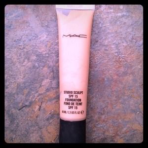 🌟HOLD🌟MAC Studio Sculpt NW20