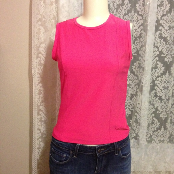 New Nike DryFit Top - Picture 1 of 3