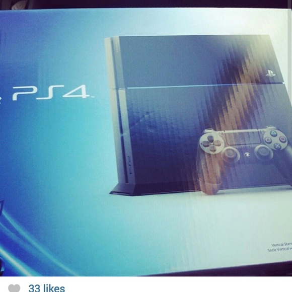 Ps4 with two controls and 3 games 2k14/madden/assa