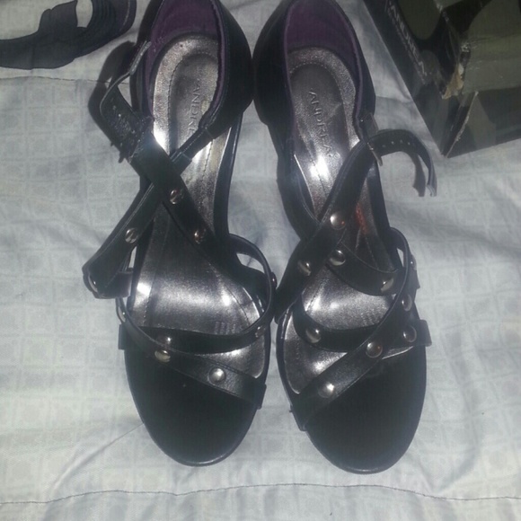 Heels - Picture 2 of 4