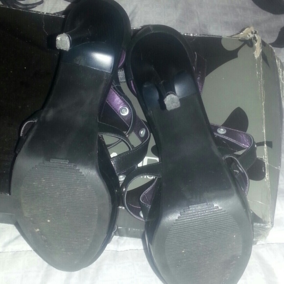 Heels - Picture 4 of 4