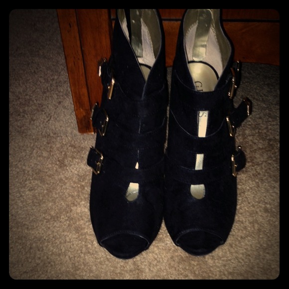 Guess ankle booties. - Picture 1 of 4