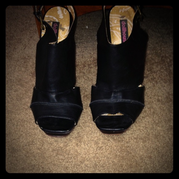 Black wedges. - Picture 1 of 4