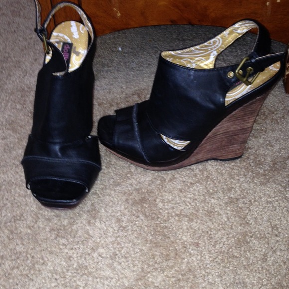 Black wedges. - Picture 2 of 4