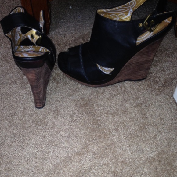 Black wedges. - Picture 3 of 4