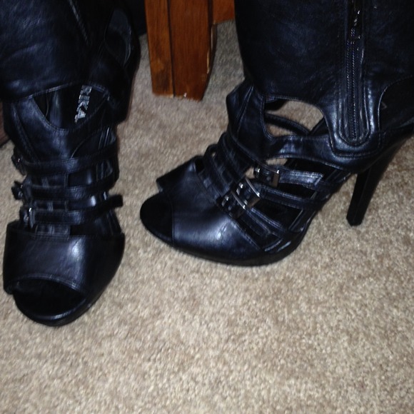 All black bootie heels. - Picture 3 of 4