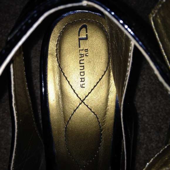 Shinny ankle strap heels - Picture 4 of 4