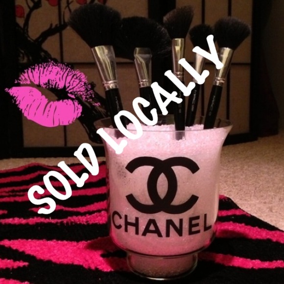Cosmetic / Makeup Brush Holder
