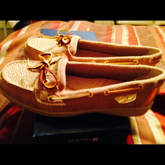 🚫Sold🚫 Angelfish Sand Suede Sperry's - Picture 2 of 4