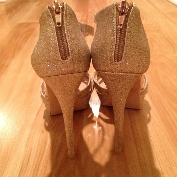 Glam Glitter Pumps!!! - Picture 2 of 3