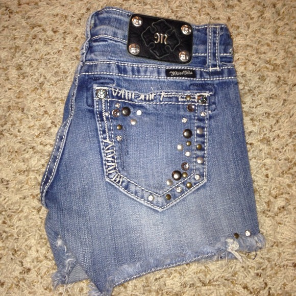 Miss me shorts sz 26 white stitching rhinestones