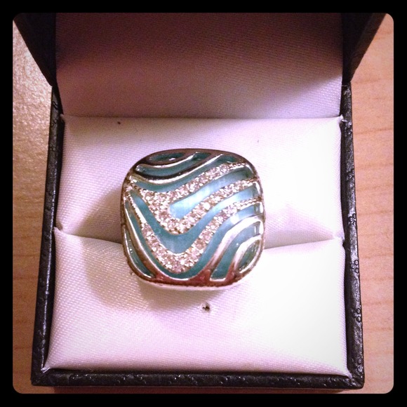 Light turquoise ring
