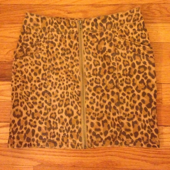 Leopard print zip up skirt - Picture 1 of 1