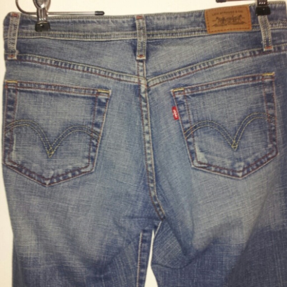 Levi's - Picture 2 of 3