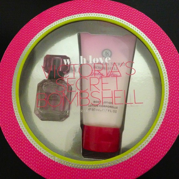 SOLD Victoria's Secret Bombshell Gift Set