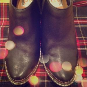 Dolce Vita metal tip booties