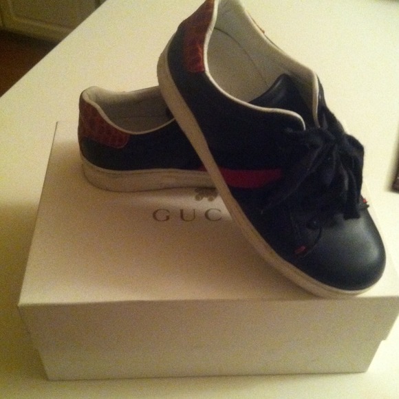 Toddler/Kids Gucci shoes.